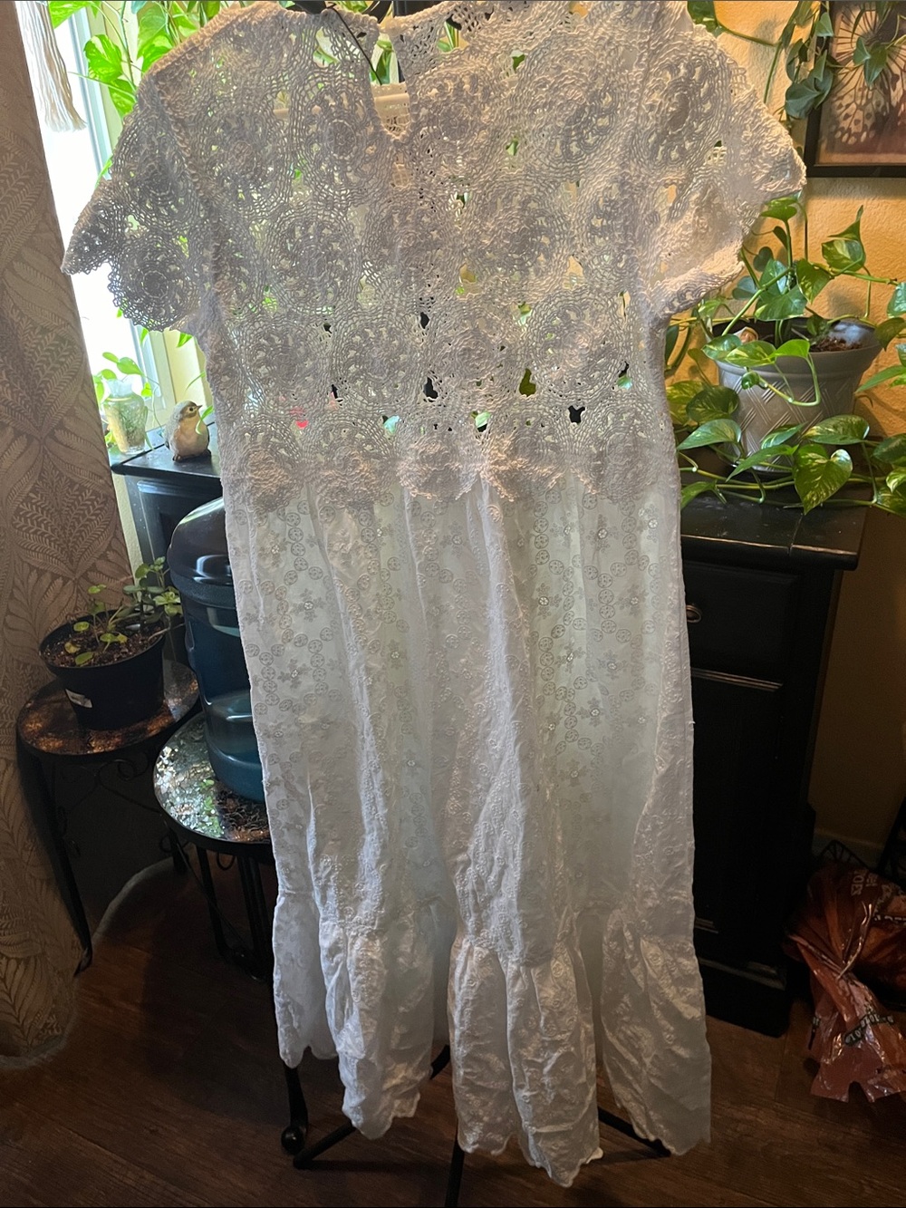 Zara White Lace Maxi Dress with Embroidered Bodice - Picture 8 of 9
